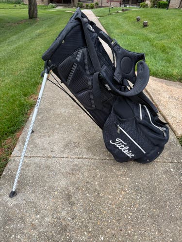 Titleist Stand 6 Way Golf Bag Used