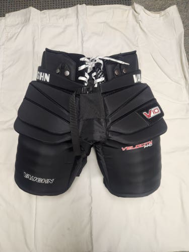 Senior Medium 2023 Vaughn Velocity V10 Pro Hockey Goalie Pants (Used)