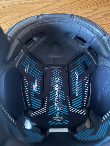 Medium Bauer Re-Akt 90 Helmet (Used)