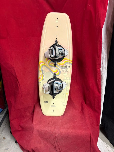 Wakeboard: Liquid Force wakeboard 109cm with bindings. Sz: Kids size