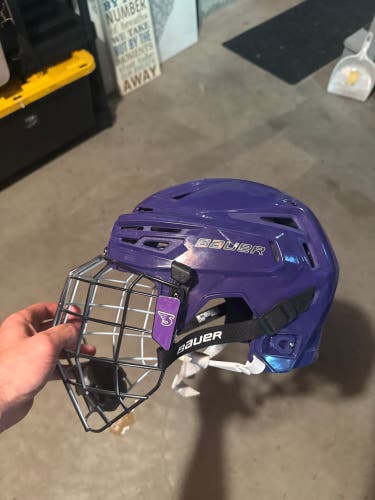 Medium Bauer Re-Akt 155 Helmet (Used)