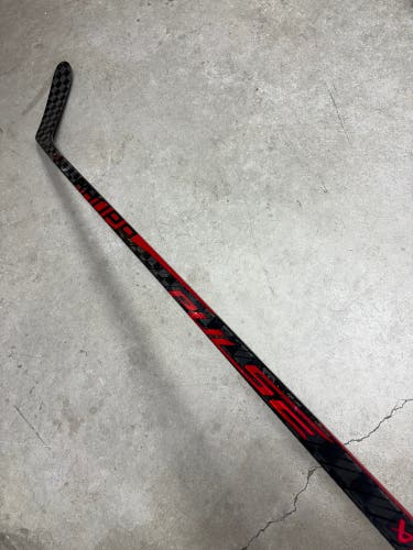 87 Flex P28M Senior Bauer Pulse Right Hand Hockey Stick Pro Stock (Used)