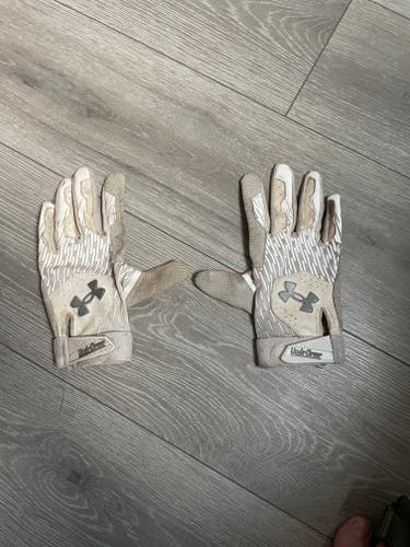 Large Under Armour clean up Batting Gloves (Used)