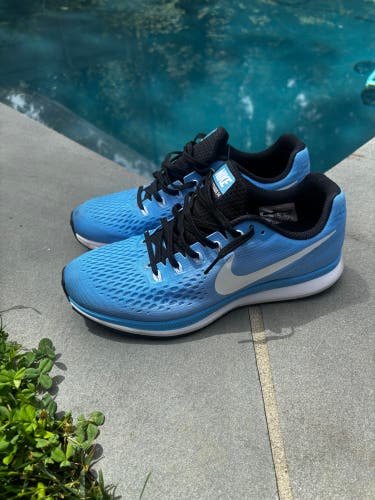 Team Issued Villanova Lacrosse Sneakers (sz10)
