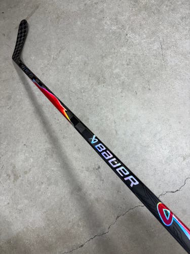 77 Flex P28 Senior Bauer Flylite Right Hand Hockey Stick Pro Stock (Used)