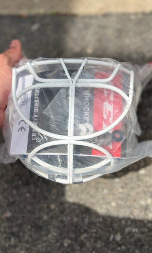 Senior CCM Goalie Mask Cage Pro Stock (New) (Cat Eye)