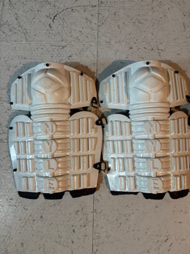 Youth street hockey Shin Pads (Used)