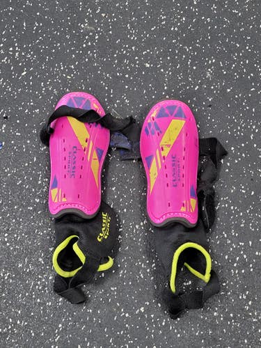 Used Adidas CLASSIC SPORT Soccer Shin Guards Youth Pink Youth 11849-S000040139
