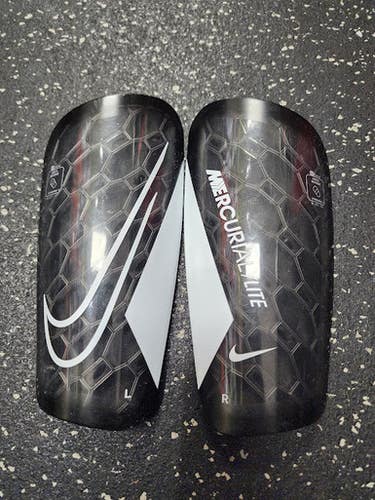 Used Nike Soccer Shin Guards Junior Black MD 11849-S000040132