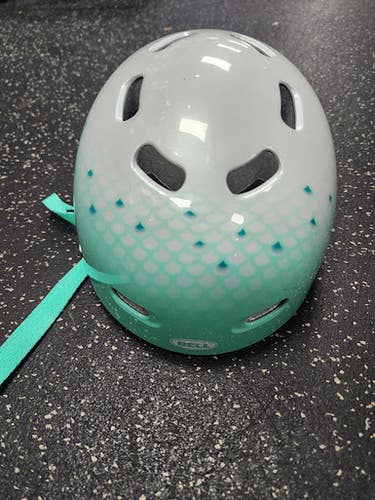 Used Bell Skateboard Helmet Green/White SM 11849-S000040131