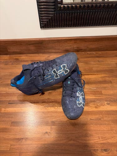 Men's Size 11 Under Armour Blur Cleats