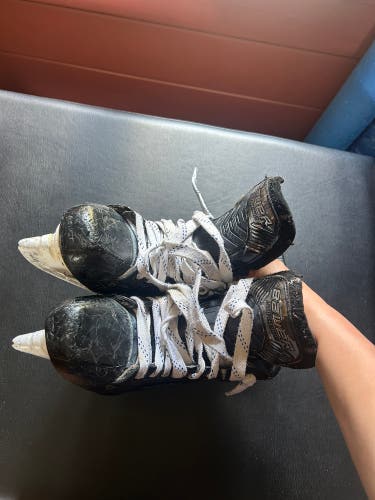 Black 2022 Bauer Supreme Mach Hockey Skates Size 5 (Used)