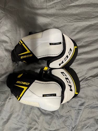 Senior Extra Large CCM Tacks 9060 Elbow Pads (Used)