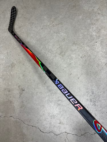 77 Flex P28 Senior Bauer Flylite Right Hand Hockey Stick Pro Stock (Used)