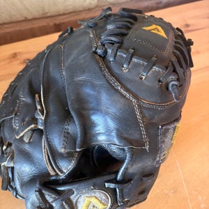 Akadema APM 40 RH Catcher's Baseball Glove 33" (Used)