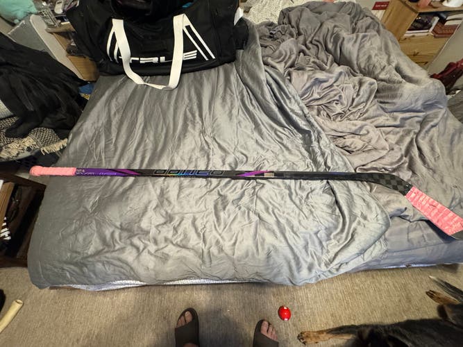 Senior Bauer Nexus Tracer Right Handed Hockey Stick P92 65 Flex (Used)