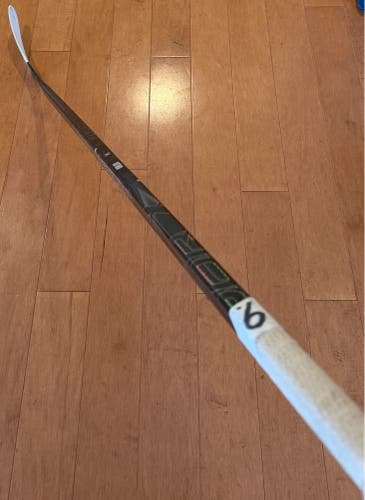 Dmitry Orlov Pro Stock Bauer Vapor Flylite (2NPROXL) LH 95 Flex 65.5"
(Used)