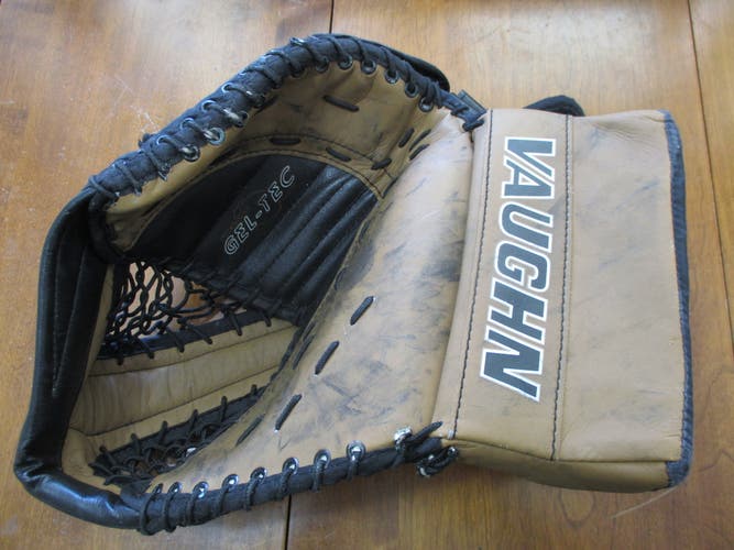 Vaughn Vision Pro Spec Retro Regular Catch Goalie Glove(Used)