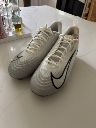 White Men's Size 13.0 (W 14.0) Adult Nike Vapor Low Top (Used)