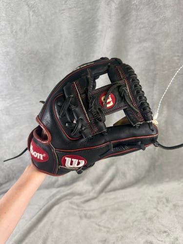 Black Wilson A2000 RH Infield Baseball Glove 11.5" (Used)
