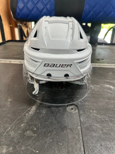 Large Bauer Re-Akt 200 Helmet Pro Stock (Used)
