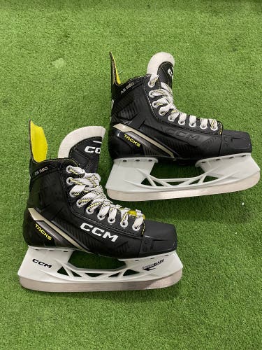 CCM Tacks AS560 Hockey Skates (Size 5, Regular Width, Practically New)