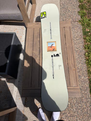 Unisex Burton Custom Camber Snowboard Freestyle Without Bindings Medium Flex 145 cm (Used)