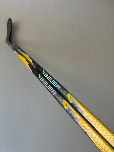 *2 Pack* of New 82 Flex P28 Senior Bauer Flylite Right Hand Pro Stock Hockey Sticks - Yellow
