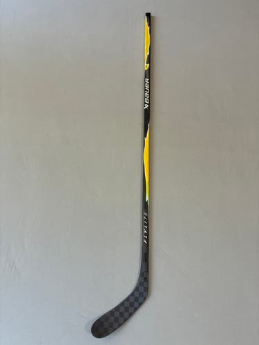 New 82 Flex P28 Senior Bauer Flylite Right Hand Pro Stock Hockey Stick - Yellow