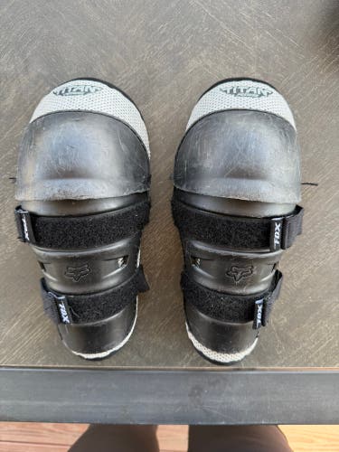 Fox Titan Motocross Elbow pads youth large (Used)