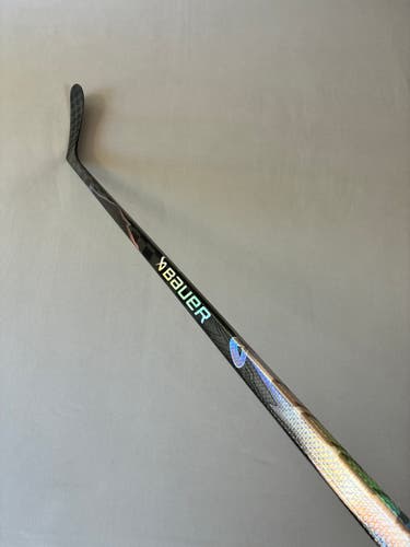 New 65 Flex P28 Senior Bauer Flylite Right Hand Pro Stock Hockey Stick - Silver