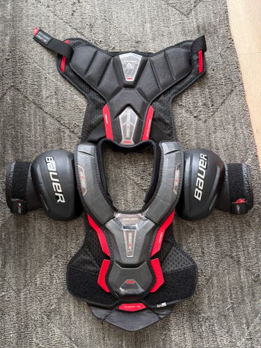 Medium Intermediate Bauer Shoulder Pads (Used)