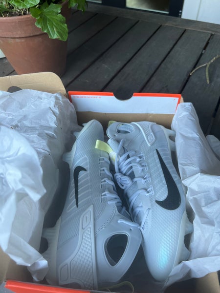 White Men's Size M 11.5 (W 12.5) Adult Nike Mid Top Huarache 9 Elite Low (New)