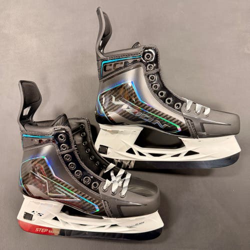 Black 2026 CCM Vizion Hockey Skates Regular Width 7 (New)