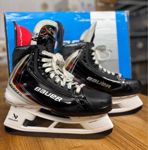 Bauer Vapor Flypro Hockey Skates - Senior 10.5 / Regular Width (Like New)