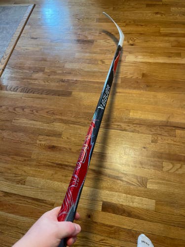 Senior Bauer Vapor Flylite Right Handed Hockey Stick P92 77 Flex Pro Stock (New)