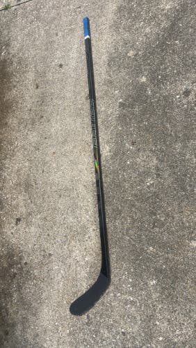 Senior Bauer Nexus Tracer Right Handed Hockey Stick P28 87 Flex (Used)