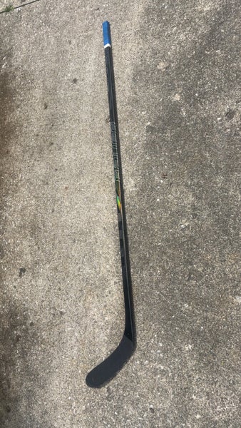 Senior Bauer Nexus Tracer Right Handed Hockey Stick P28 87 Flex (Used)