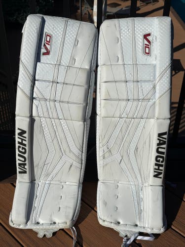 30" 2025 Vaughn Velocity V10 Goalie Leg Pads (Used)
