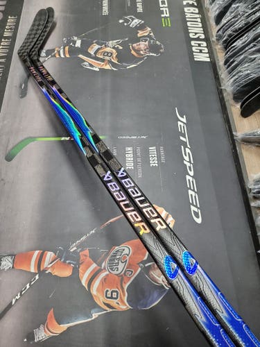 2 PACK | P28M | 77 Flex NEW! Senior Bauer Vapor Flylite Right Handed Hockey Stick Pro Stock (New)