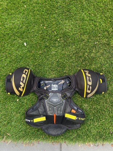 Large Youth CCM Tacks AS-V Pro Shoulder Pads (Used)