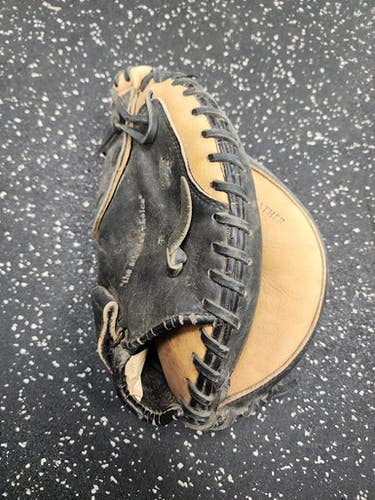 Used MacGregor CATCHERS MITT BB/SB Catchers RH Throw Black And Tan 29" 11849-S000039874