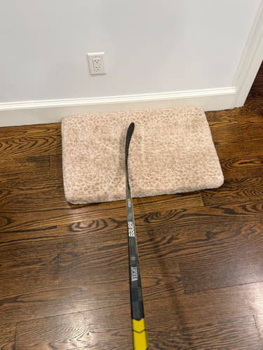 Senior Bauer Vapor Hyperlite Left Hand Hockey Stick P28 77 Flex Pro Stock (Used)
