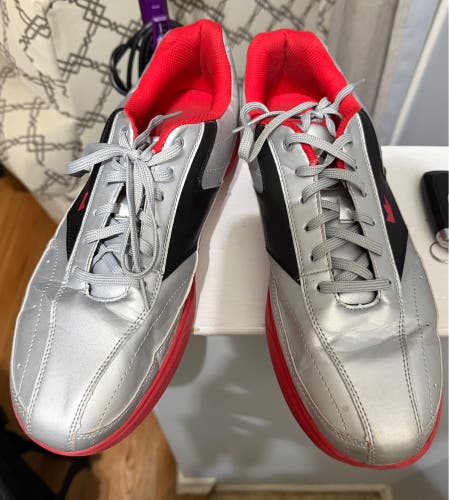Brunswick Men's Silver and Red Bowling Shoes Size 14
(Used)
