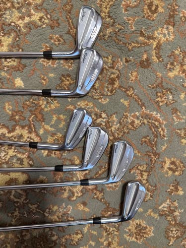 Men's Titleist T100S Right Handed Iron Set Stiff Flex (Used)