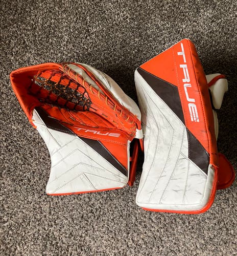 Senior True Catalyst Px3 Goalie Gloves & Blockers Regular Pro Stock (Used)