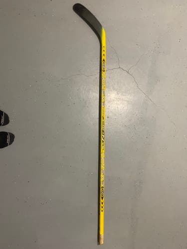 Senior Easton Synergy Grip Right Handed Hockey Stick 100 Flex (New)