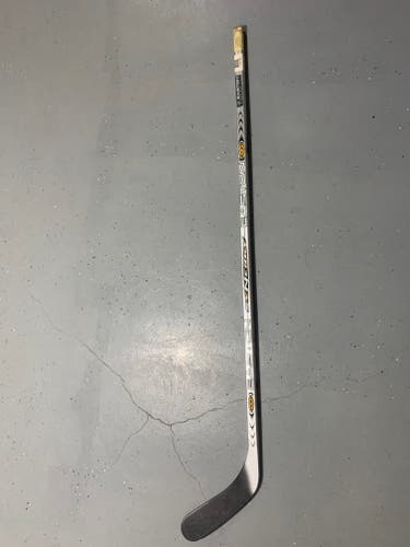 Junior Easton Synergy Classic Right Handed Hockey Stick 50 Flex (New)