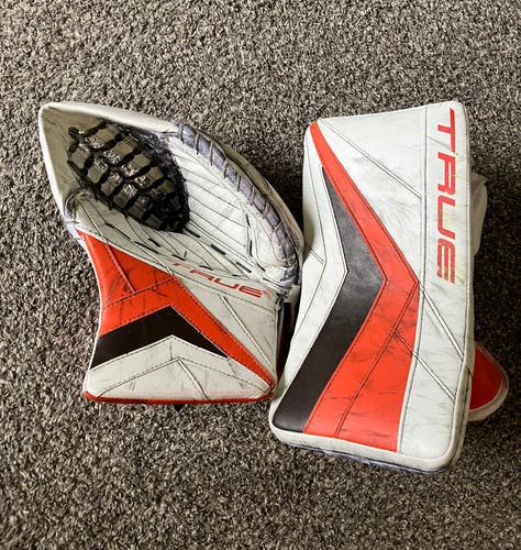 Senior True Catalyst Px3 Goalie Gloves & Blockers Regular Pro Stock (Used)