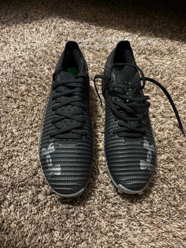 Men's Size M 10.5 (W 11.5) Under Armour Low Top Blur (New)
